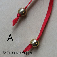 Ruban décoration Noël avec double noeud et embouts perles - étape A