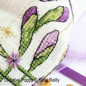 Faby Reilly - Biscornu iris violet (grille de broderie point de croix) (zoom 2)