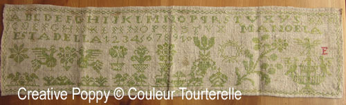 Couleur Tourterelle - Manoela Estadella   (Reproduction de marquoir ancien), détail 5 (grille point de croix)