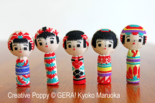 Gera! Kyoko Maruoka - 5 poupées kokeshi (grille de broderie point de croix)