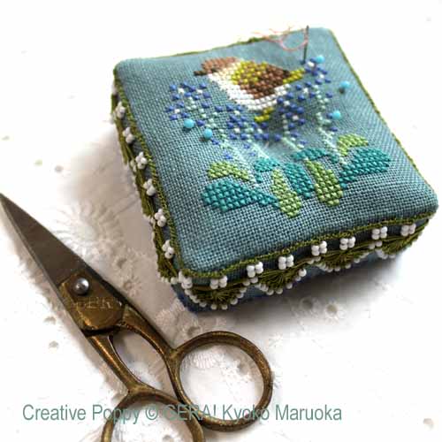 Motifs boite couture: marcassins et fleurs du Japon, grille de broderie, création GERA! Kyoko Maruoka