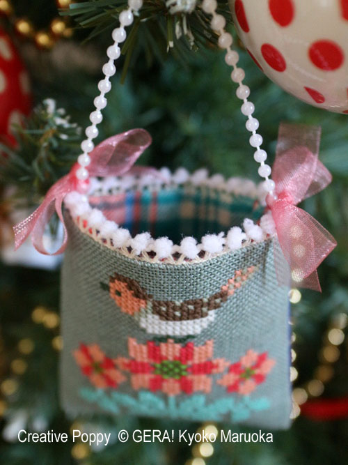Gera! Kyoko Maruoka - Petits sachets-décorations de Noël (grille de broderie point de croix)