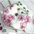 Biscornu Orchidée prune - grille point de croix - création Faby Reilly