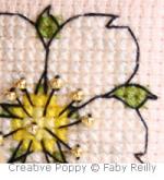 Petite Faby - Coussin pique-aiguilles fraise - grille point de croix - création Faby Reilly (zoom 4)