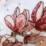 Faby Reilly - Biscornu couronne de magnolias (grille de broderie point de croix) (zoom 2)