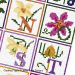 Lesley Teare Designs - Alphabet floral, détail 2 (grille point de croix)