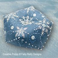 Faby Reilly - Biscornu Let it snow (grille de broderie point de croix)